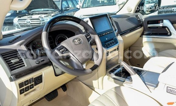 Buy Import Toyota Land Cruiser White Car in Import - Dubai in Arusha Buy Import Toyota Land Cruiser White Car in Import - Dubai in Arusha