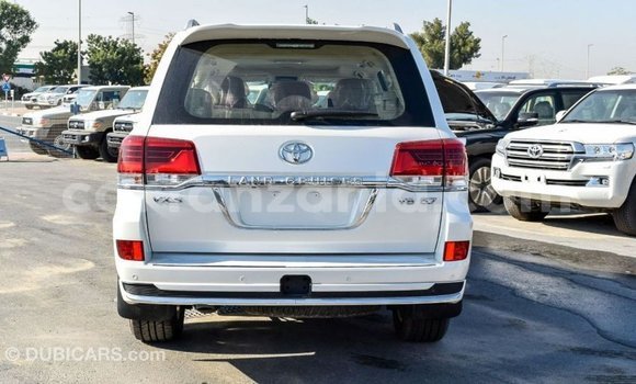 Buy Import Toyota Land Cruiser White Car in Import - Dubai in Arusha Buy Import Toyota Land Cruiser White Car in Import - Dubai in Arusha