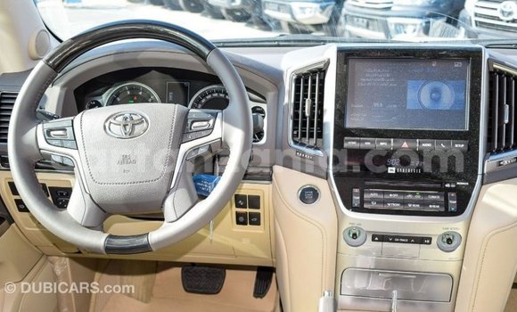Nunua Imported Toyota Land Cruiser Nyeupe Gari ndani ya Import - Dubai nchini Arusha Nunua Imported Toyota Land Cruiser Nyeupe Gari ndani ya Import - Dubai nchini Arusha