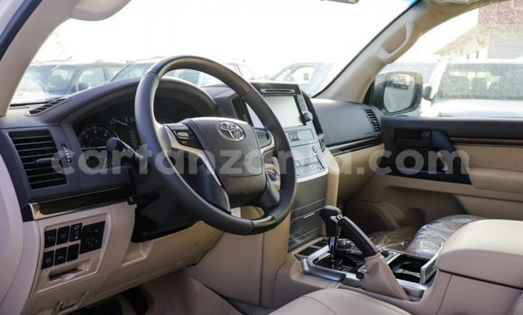 Buy Import Toyota Land Cruiser White Car in Import - Dubai in Arusha Buy Import Toyota Land Cruiser White Car in Import - Dubai in Arusha