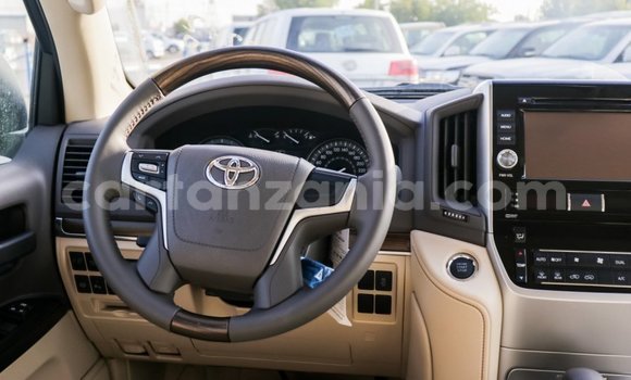Buy Import Toyota Land Cruiser White Car in Import - Dubai in Arusha Buy Import Toyota Land Cruiser White Car in Import - Dubai in Arusha