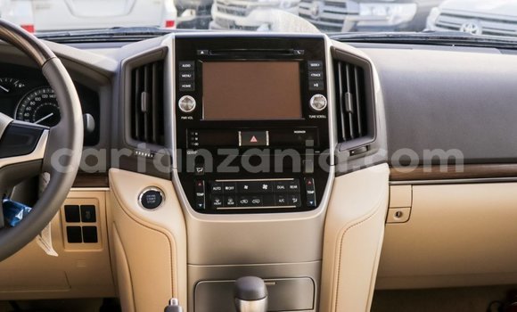 Buy Import Toyota Land Cruiser White Car in Import - Dubai in Arusha Buy Import Toyota Land Cruiser White Car in Import - Dubai in Arusha