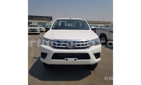 Nunua Imported Toyota Hilux Nyeupe Gari ndani ya Import - Dubai nchini Arusha Nunua Imported Toyota Hilux Nyeupe Gari ndani ya Import - Dubai nchini Arusha