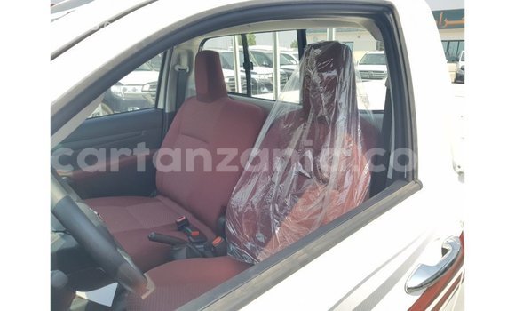 Nunua Imported Toyota Hilux Nyeupe Gari ndani ya Import - Dubai nchini Arusha Nunua Imported Toyota Hilux Nyeupe Gari ndani ya Import - Dubai nchini Arusha