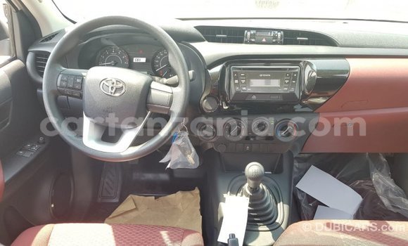 Nunua Imported Toyota Hilux Nyeupe Gari ndani ya Import - Dubai nchini Arusha Nunua Imported Toyota Hilux Nyeupe Gari ndani ya Import - Dubai nchini Arusha