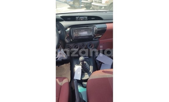 Nunua Imported Toyota Hilux Nyeupe Gari ndani ya Import - Dubai nchini Arusha Nunua Imported Toyota Hilux Nyeupe Gari ndani ya Import - Dubai nchini Arusha