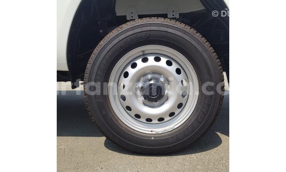 Nunua Imported Toyota Hilux Nyeupe Gari ndani ya Import - Dubai nchini Arusha Nunua Imported Toyota Hilux Nyeupe Gari ndani ya Import - Dubai nchini Arusha