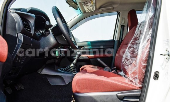 Buy Import Toyota Hilux White Car in Import - Dubai in Arusha Buy Import Toyota Hilux White Car in Import - Dubai in Arusha