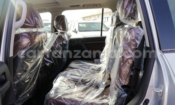 Nunua Imported Toyota Land Cruiser Nyingine Gari ndani ya Import - Dubai nchini Arusha Nunua Imported Toyota Land Cruiser Nyingine Gari ndani ya Import - Dubai nchini Arusha