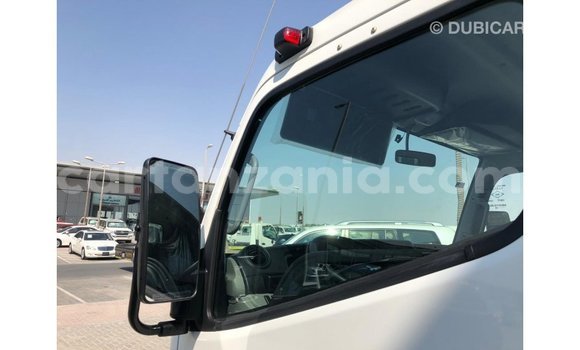 Buy Import Mitsubishi Carisma White Car in Import - Dubai in Arusha Buy Import Mitsubishi Carisma White Car in Import - Dubai in Arusha