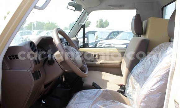 Nunua Imported Toyota Land Cruiser Beige Gari ndani ya Import - Dubai nchini Arusha Nunua Imported Toyota Land Cruiser Beige Gari ndani ya Import - Dubai nchini Arusha