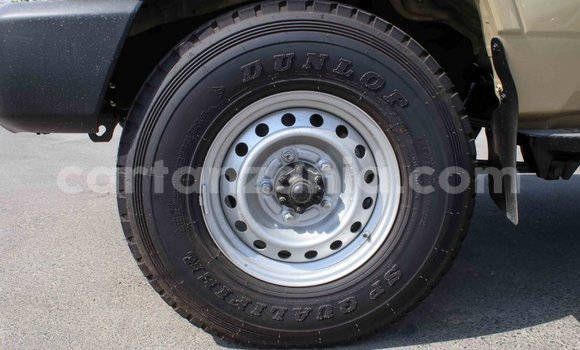 Nunua Imported Toyota Land Cruiser Beige Gari ndani ya Import - Dubai nchini Arusha Nunua Imported Toyota Land Cruiser Beige Gari ndani ya Import - Dubai nchini Arusha