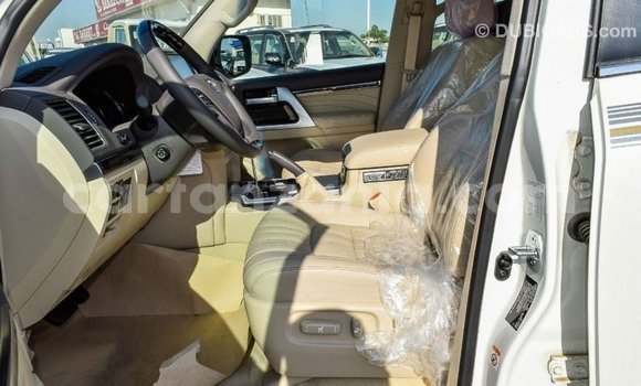 Nunua Imported Toyota Land Cruiser Nyeupe Gari ndani ya Import - Dubai nchini Arusha Nunua Imported Toyota Land Cruiser Nyeupe Gari ndani ya Import - Dubai nchini Arusha