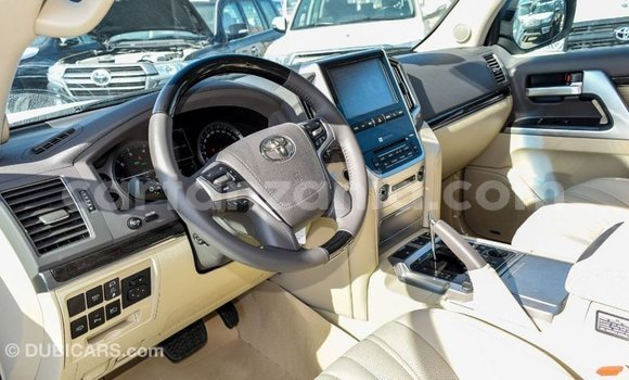 Nunua Imported Toyota Land Cruiser Nyeupe Gari ndani ya Import - Dubai nchini Arusha Nunua Imported Toyota Land Cruiser Nyeupe Gari ndani ya Import - Dubai nchini Arusha