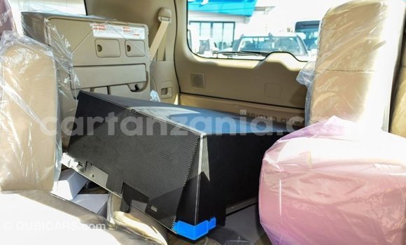 Nunua Imported Toyota Land Cruiser Nyeupe Gari ndani ya Import - Dubai nchini Arusha Nunua Imported Toyota Land Cruiser Nyeupe Gari ndani ya Import - Dubai nchini Arusha