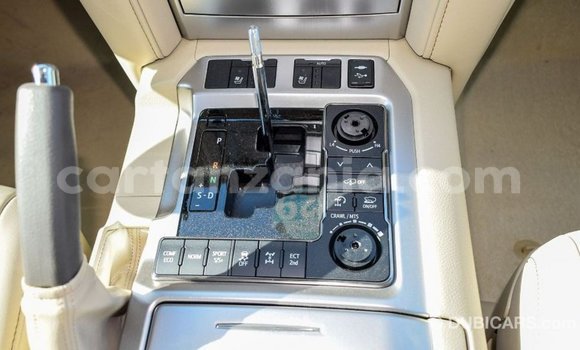 Nunua Imported Toyota Land Cruiser Nyeupe Gari ndani ya Import - Dubai nchini Arusha Nunua Imported Toyota Land Cruiser Nyeupe Gari ndani ya Import - Dubai nchini Arusha