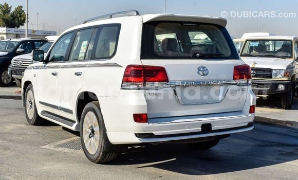 Nunua Imported Toyota Land Cruiser Nyeupe Gari ndani ya Import - Dubai nchini Arusha Nunua Imported Toyota Land Cruiser Nyeupe Gari ndani ya Import - Dubai nchini Arusha