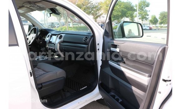Nunua Imported Toyota Tundra Nyeupe Gari ndani ya Import - Dubai nchini Arusha Nunua Imported Toyota Tundra Nyeupe Gari ndani ya Import - Dubai nchini Arusha