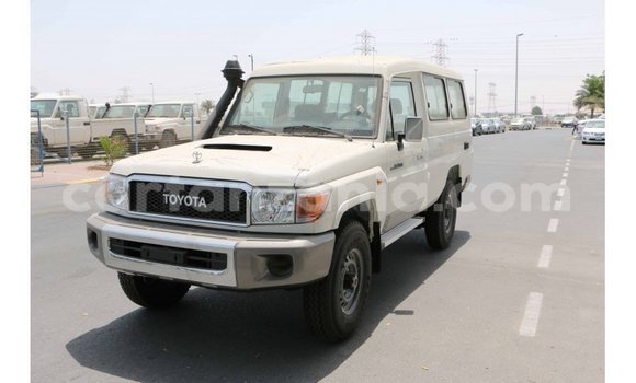 Nunua Imported Toyota Land Cruiser Nyeupe Gari ndani ya Import - Dubai nchini Arusha Nunua Imported Toyota Land Cruiser Nyeupe Gari ndani ya Import - Dubai nchini Arusha