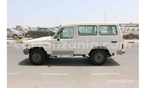 Nunua Imported Toyota Land Cruiser Nyeupe Gari ndani ya Import - Dubai nchini Arusha Nunua Imported Toyota Land Cruiser Nyeupe Gari ndani ya Import - Dubai nchini Arusha