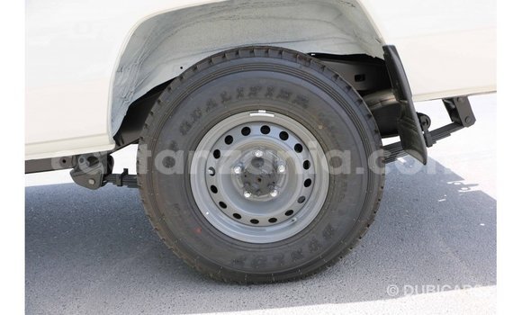 Nunua Imported Toyota Land Cruiser Nyeupe Gari ndani ya Import - Dubai nchini Arusha Nunua Imported Toyota Land Cruiser Nyeupe Gari ndani ya Import - Dubai nchini Arusha