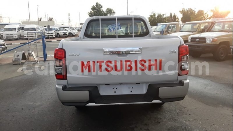 Big with watermark mitsubishi l200 arusha import dubai 8661