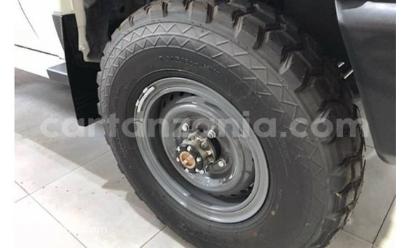 Nunua Imported Toyota Land Cruiser Nyeupe Gari ndani ya Import - Dubai nchini Arusha Nunua Imported Toyota Land Cruiser Nyeupe Gari ndani ya Import - Dubai nchini Arusha