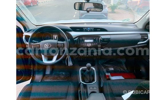 Nunua Imported Toyota Hilux Nyeusi Gari ndani ya Import - Dubai nchini Arusha Nunua Imported Toyota Hilux Nyeusi Gari ndani ya Import - Dubai nchini Arusha