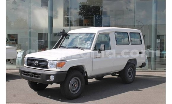 Nunua Imported Toyota Land Cruiser Nyeupe Gari ndani ya Import - Dubai nchini Arusha Nunua Imported Toyota Land Cruiser Nyeupe Gari ndani ya Import - Dubai nchini Arusha