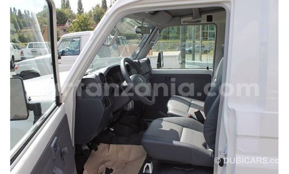 Nunua Imported Toyota Land Cruiser Nyeupe Gari ndani ya Import - Dubai nchini Arusha Nunua Imported Toyota Land Cruiser Nyeupe Gari ndani ya Import - Dubai nchini Arusha