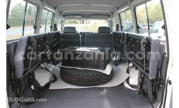 Nunua Imported Toyota Land Cruiser Nyeupe Gari ndani ya Import - Dubai nchini Arusha Nunua Imported Toyota Land Cruiser Nyeupe Gari ndani ya Import - Dubai nchini Arusha
