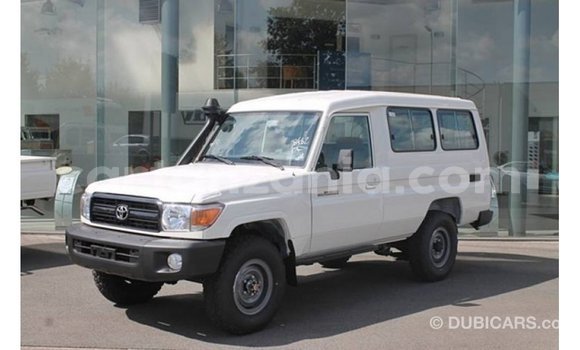 Nunua Imported Toyota Land Cruiser Nyeupe Gari ndani ya Import - Dubai nchini Arusha Nunua Imported Toyota Land Cruiser Nyeupe Gari ndani ya Import - Dubai nchini Arusha