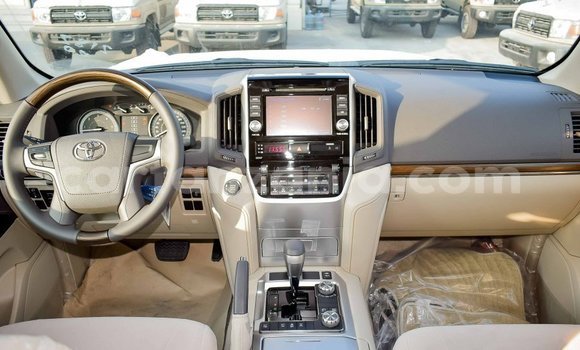 Nunua Imported Toyota Land Cruiser Nyeupe Gari ndani ya Import - Dubai nchini Arusha Nunua Imported Toyota Land Cruiser Nyeupe Gari ndani ya Import - Dubai nchini Arusha