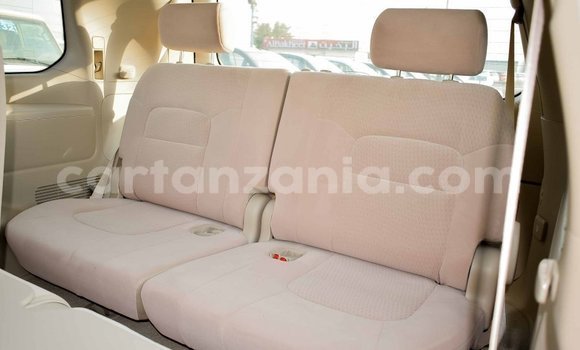 Nunua Imported Toyota Land Cruiser Nyeupe Gari ndani ya Import - Dubai nchini Arusha Nunua Imported Toyota Land Cruiser Nyeupe Gari ndani ya Import - Dubai nchini Arusha