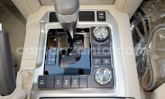 Nunua Imported Toyota Land Cruiser Nyeupe Gari ndani ya Import - Dubai nchini Arusha Nunua Imported Toyota Land Cruiser Nyeupe Gari ndani ya Import - Dubai nchini Arusha