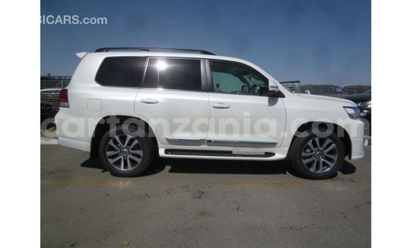 Buy Import Toyota Land Cruiser White Car in Import - Dubai in Arusha Buy Import Toyota Land Cruiser White Car in Import - Dubai in Arusha