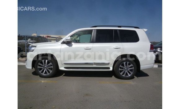 Buy Import Toyota Land Cruiser White Car in Import - Dubai in Arusha Buy Import Toyota Land Cruiser White Car in Import - Dubai in Arusha