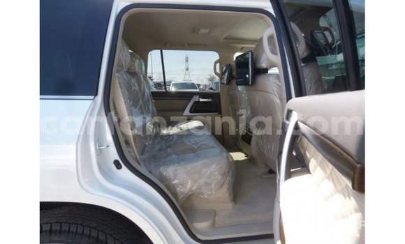 Buy Import Toyota Land Cruiser White Car in Import - Dubai in Arusha Buy Import Toyota Land Cruiser White Car in Import - Dubai in Arusha