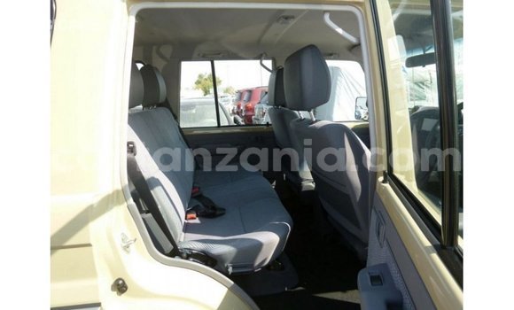 Nunua Imported Toyota Land Cruiser Beige Gari ndani ya Import - Dubai nchini Arusha Nunua Imported Toyota Land Cruiser Beige Gari ndani ya Import - Dubai nchini Arusha
