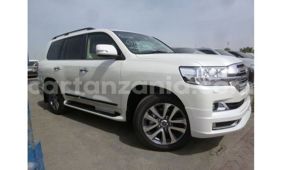 Nunua Imported Toyota Land Cruiser Nyeupe Gari ndani ya Import - Dubai nchini Arusha Nunua Imported Toyota Land Cruiser Nyeupe Gari ndani ya Import - Dubai nchini Arusha
