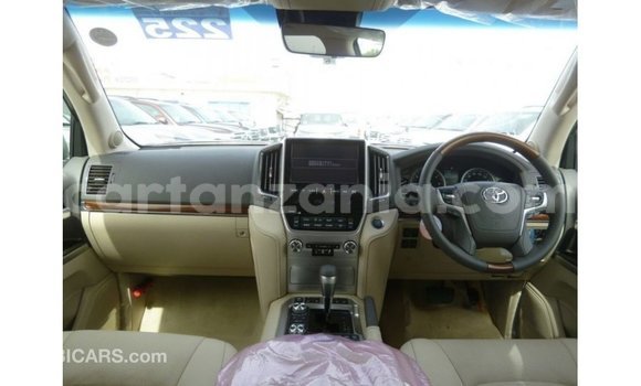 Nunua Imported Toyota Land Cruiser Nyeupe Gari ndani ya Import - Dubai nchini Arusha Nunua Imported Toyota Land Cruiser Nyeupe Gari ndani ya Import - Dubai nchini Arusha