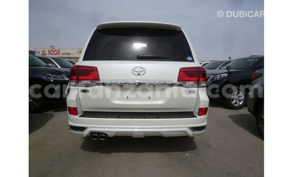 Nunua Imported Toyota Land Cruiser Nyeupe Gari ndani ya Import - Dubai nchini Arusha Nunua Imported Toyota Land Cruiser Nyeupe Gari ndani ya Import - Dubai nchini Arusha