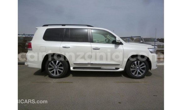 Nunua Imported Toyota Land Cruiser Nyeupe Gari ndani ya Import - Dubai nchini Arusha Nunua Imported Toyota Land Cruiser Nyeupe Gari ndani ya Import - Dubai nchini Arusha