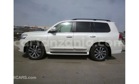 Nunua Imported Toyota Land Cruiser Nyeupe Gari ndani ya Import - Dubai nchini Arusha Nunua Imported Toyota Land Cruiser Nyeupe Gari ndani ya Import - Dubai nchini Arusha