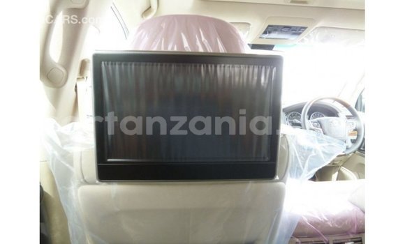 Nunua Imported Toyota Land Cruiser Nyeupe Gari ndani ya Import - Dubai nchini Arusha Nunua Imported Toyota Land Cruiser Nyeupe Gari ndani ya Import - Dubai nchini Arusha