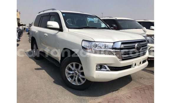 Nunua Imported Toyota Land Cruiser Nyeupe Gari ndani ya Import - Dubai nchini Arusha Nunua Imported Toyota Land Cruiser Nyeupe Gari ndani ya Import - Dubai nchini Arusha