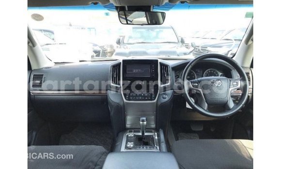 Nunua Imported Toyota Land Cruiser Nyeupe Gari ndani ya Import - Dubai nchini Arusha Nunua Imported Toyota Land Cruiser Nyeupe Gari ndani ya Import - Dubai nchini Arusha