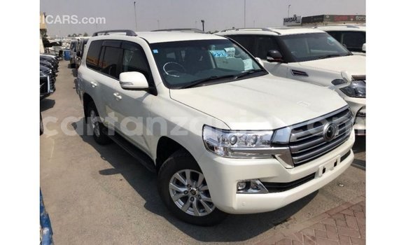 Nunua Imported Toyota Land Cruiser Nyeupe Gari ndani ya Import - Dubai nchini Arusha Nunua Imported Toyota Land Cruiser Nyeupe Gari ndani ya Import - Dubai nchini Arusha