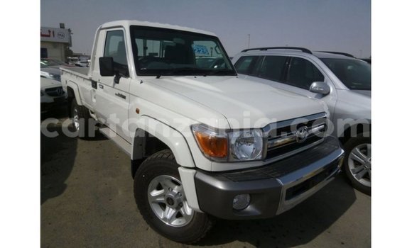 Nunua Imported Toyota Land Cruiser Nyeupe Gari ndani ya Import - Dubai nchini Arusha Nunua Imported Toyota Land Cruiser Nyeupe Gari ndani ya Import - Dubai nchini Arusha