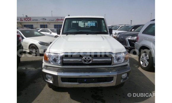 Nunua Imported Toyota Land Cruiser Nyeupe Gari ndani ya Import - Dubai nchini Arusha Nunua Imported Toyota Land Cruiser Nyeupe Gari ndani ya Import - Dubai nchini Arusha